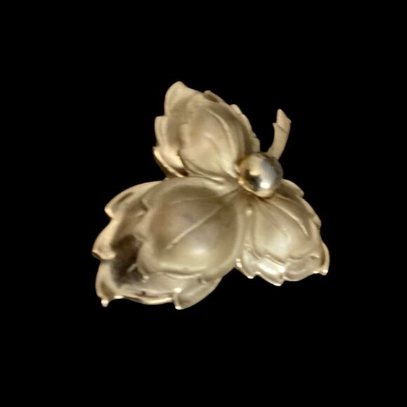 Vintage Oak Leaf Brooch Pin 2.5" Wide Gold Tone Unsigned - Picture 4 of 6